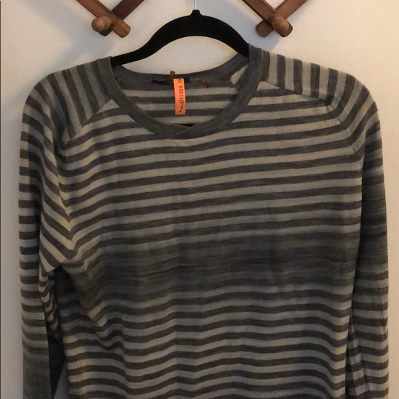 Elite Tahari Men’s lightweight merino wool sweater - Picture 2 of 4